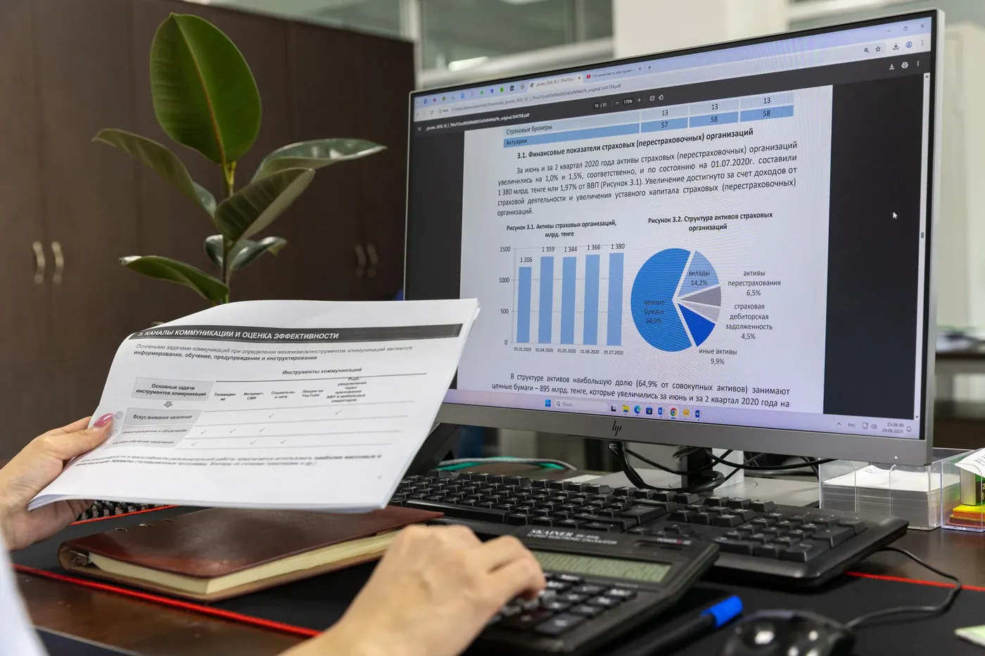 Analyse de données de référencement sur un écran, illustrant l'usage d'une suite SEO