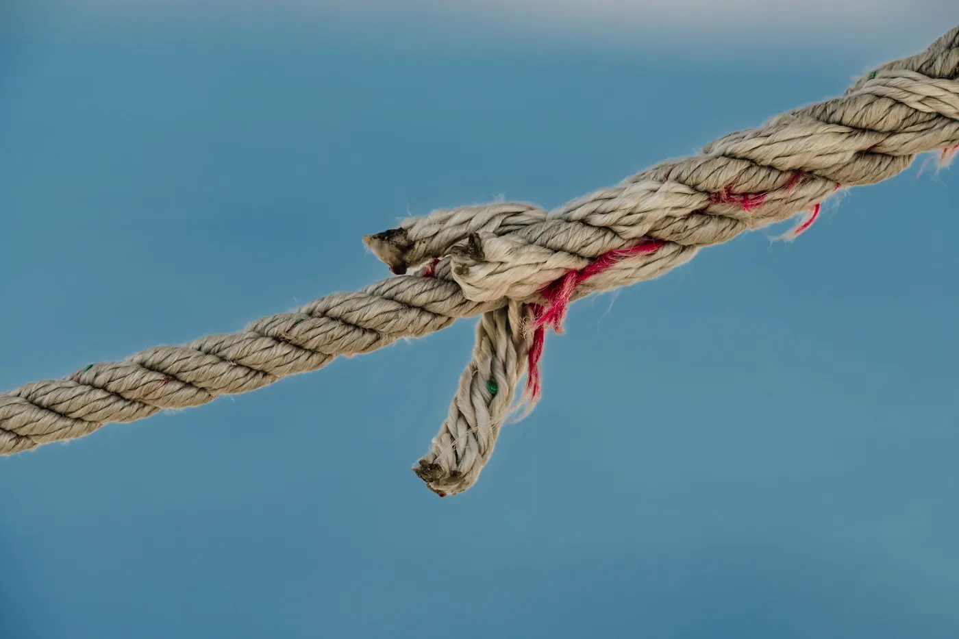 Corde tressée, image d'un lien solide entre deux sites