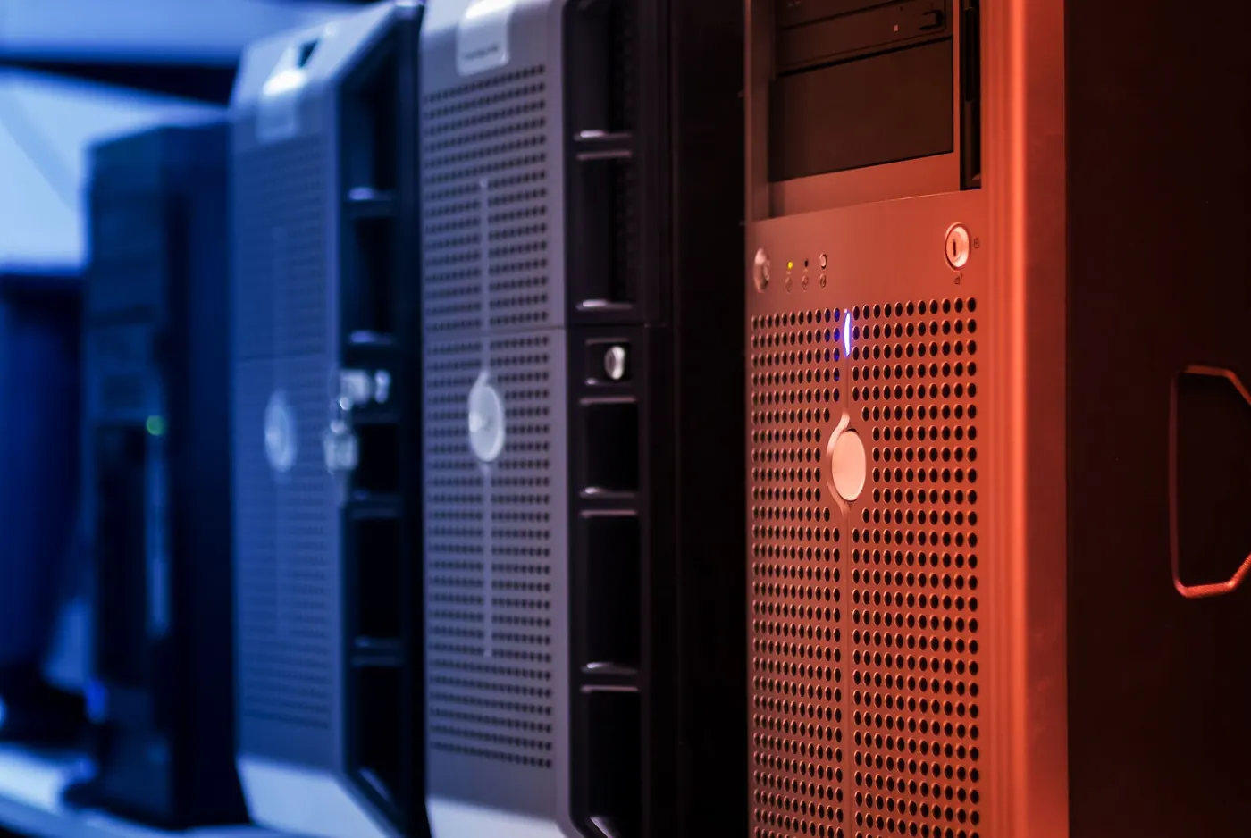 Salle informatique en fonctionnement continu, condition d'une haute disponibilité