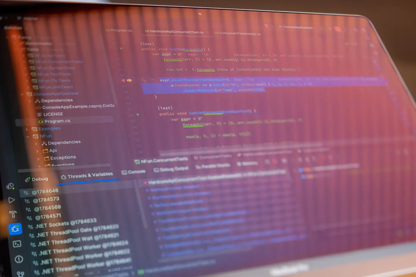 Code source d'une page affiché dans un éditeur