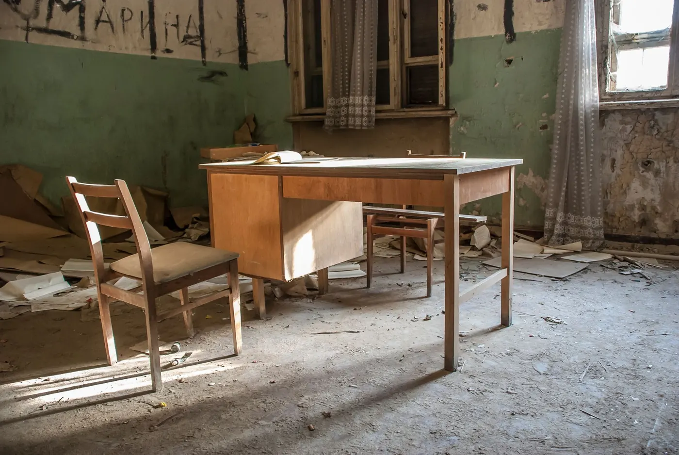 Bureau désert, image d'un service laissé à l'abandon